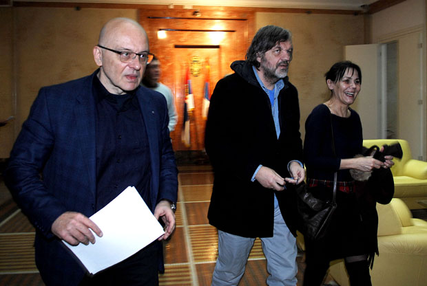 Храбро против спектакла